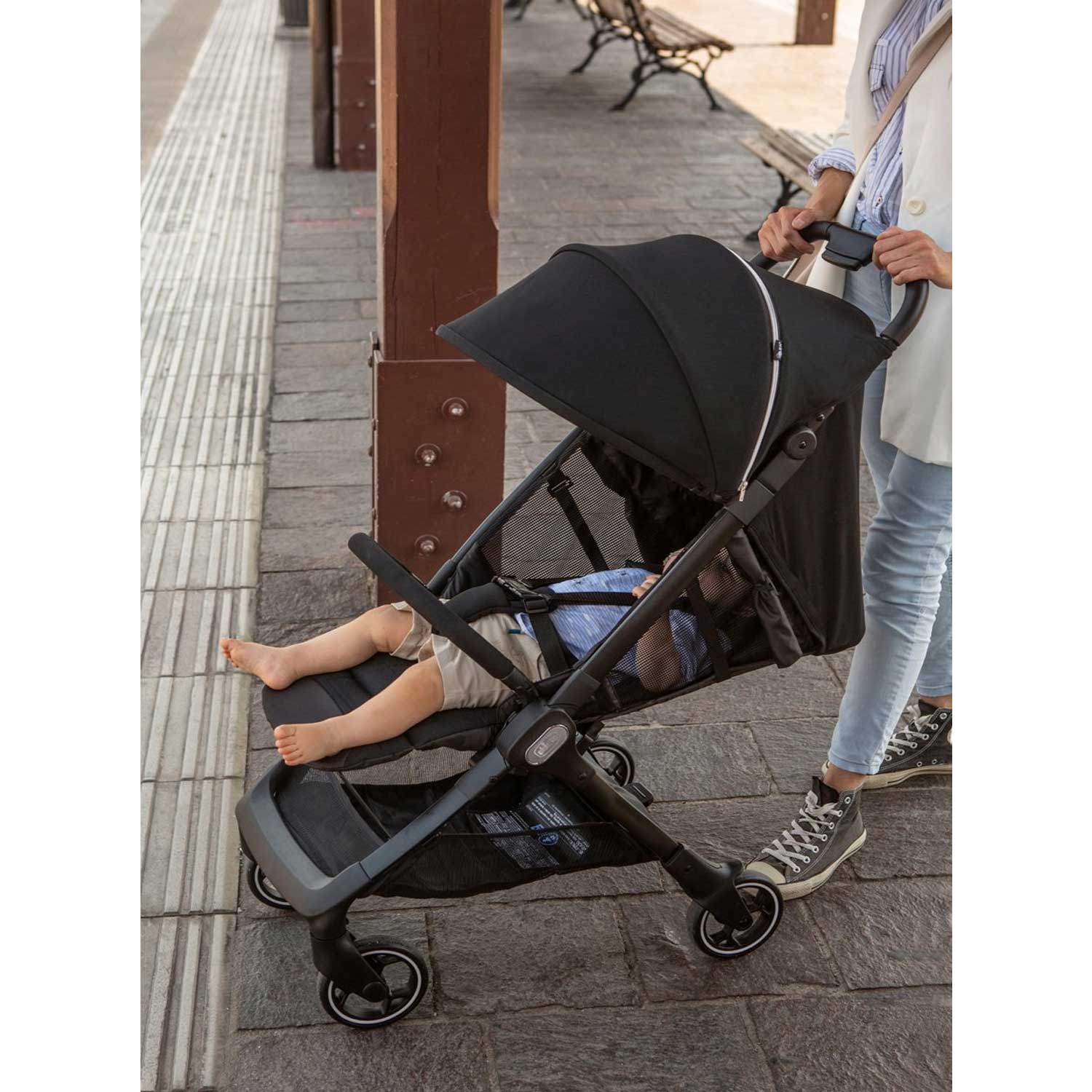 Chicco - Ultra-compact stroller We
