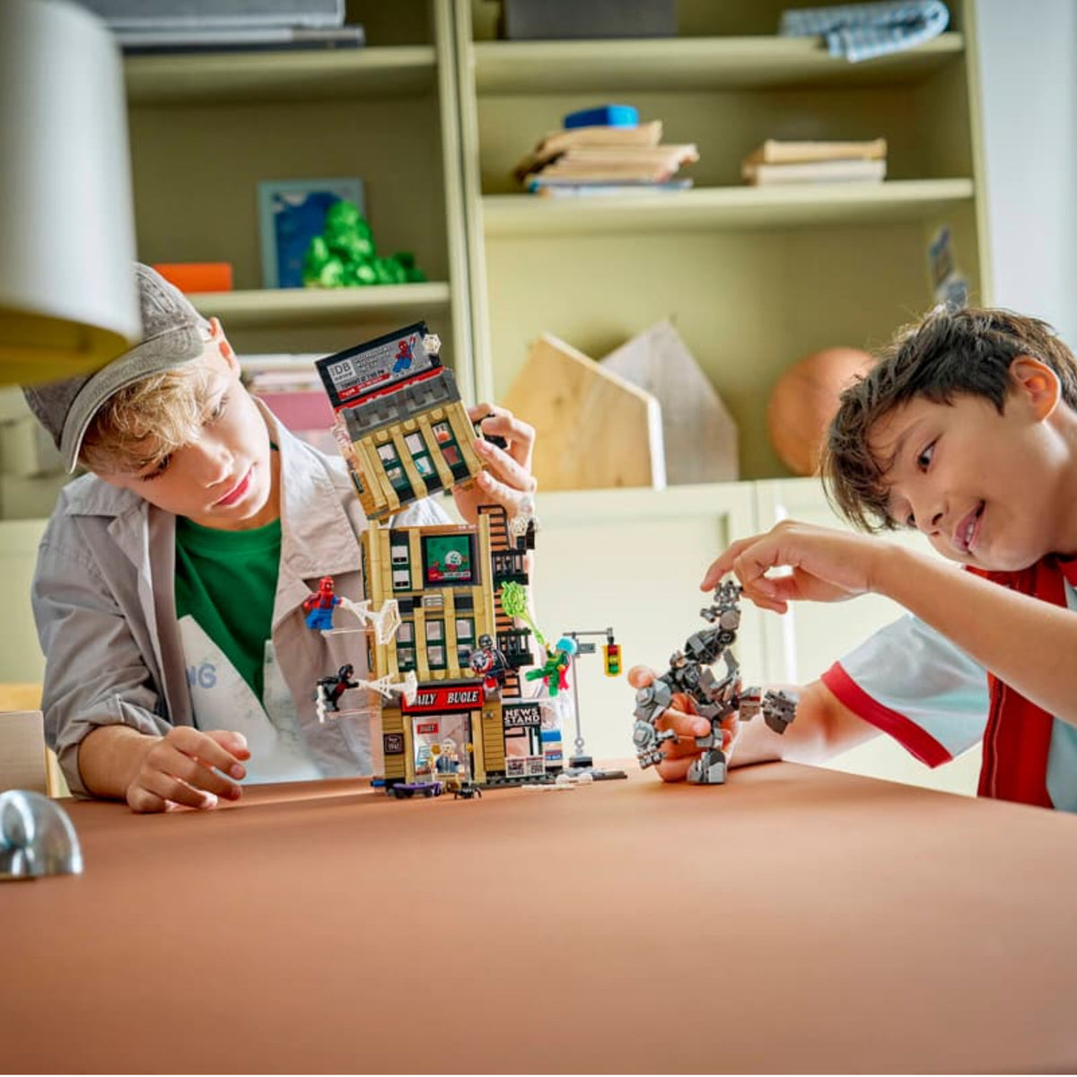 LEGO - Spider-Man vs Mysterio il Daily Bugle 76342