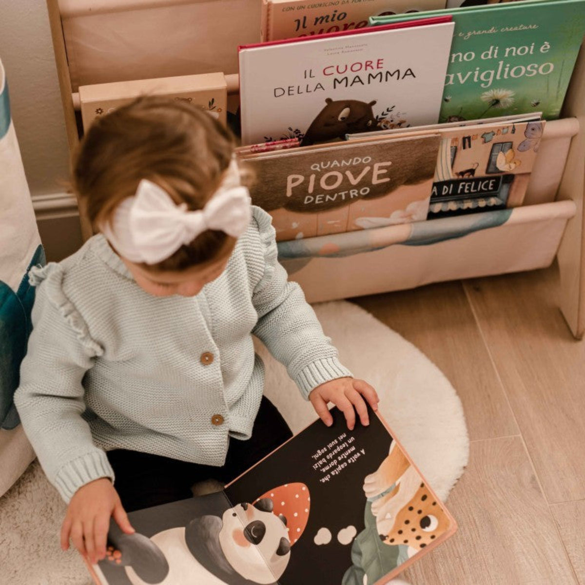 Sassi - Montessori Book Rack